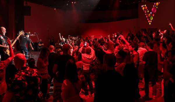 Oktober swingt, rockt en danst